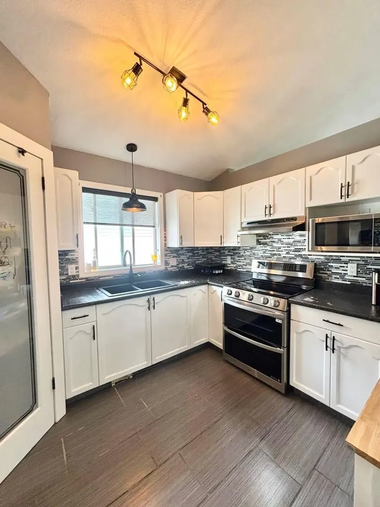 8128 95 Street Grande Prairie AB T8V 7G3