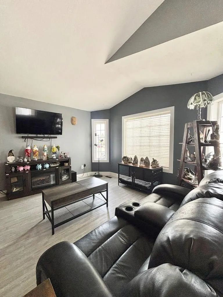 8128 95 Street Grande Prairie AB T8V 7G3