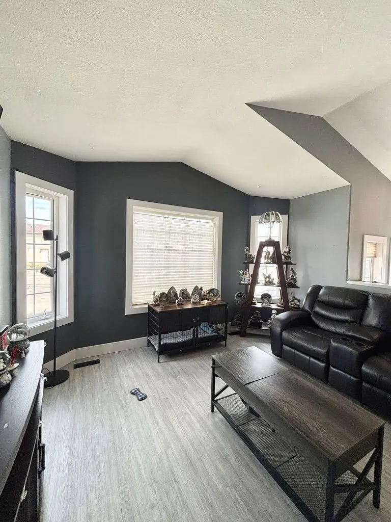8128 95 Street Grande Prairie AB T8V 7G3