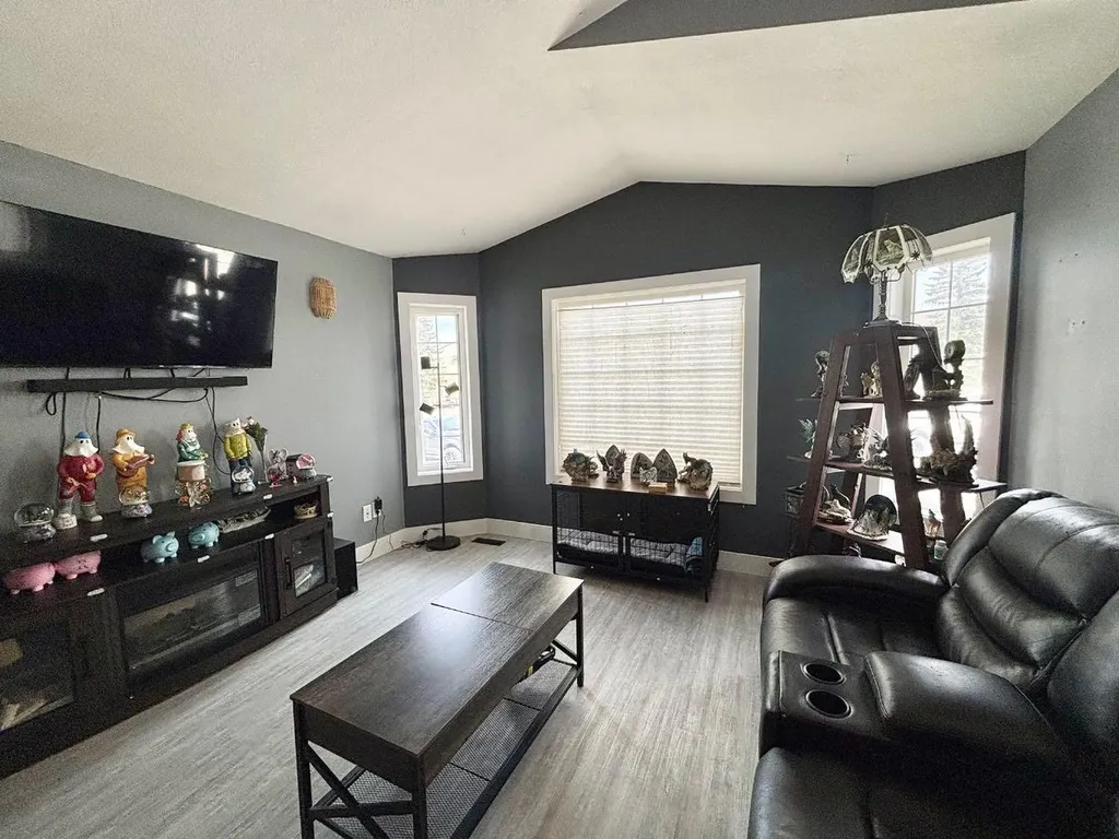 8128 95 Street Grande Prairie AB T8V 7G3