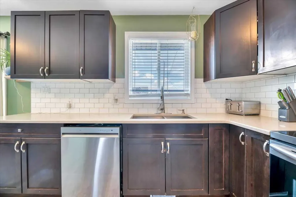 334 Lausen Place Carseland AB T0J 0M0