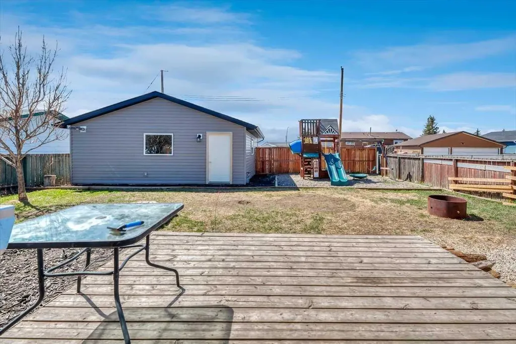 334 Lausen Place Carseland AB T0J 0M0