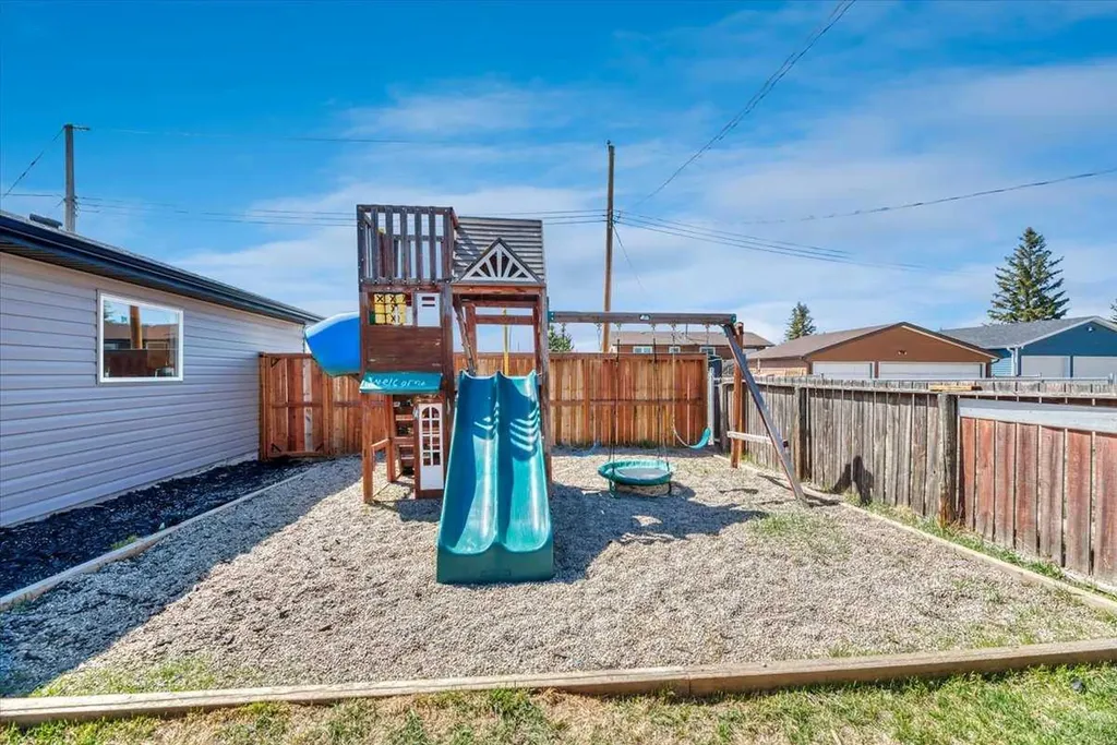 334 Lausen Place Carseland AB T0J 0M0