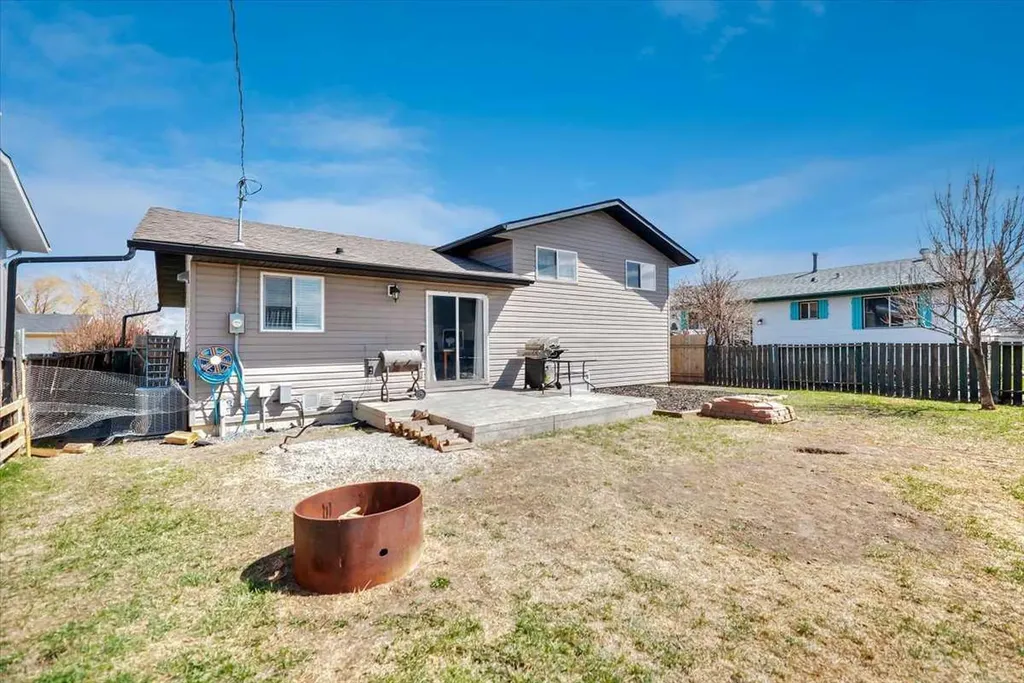 334 Lausen Place Carseland AB T0J 0M0