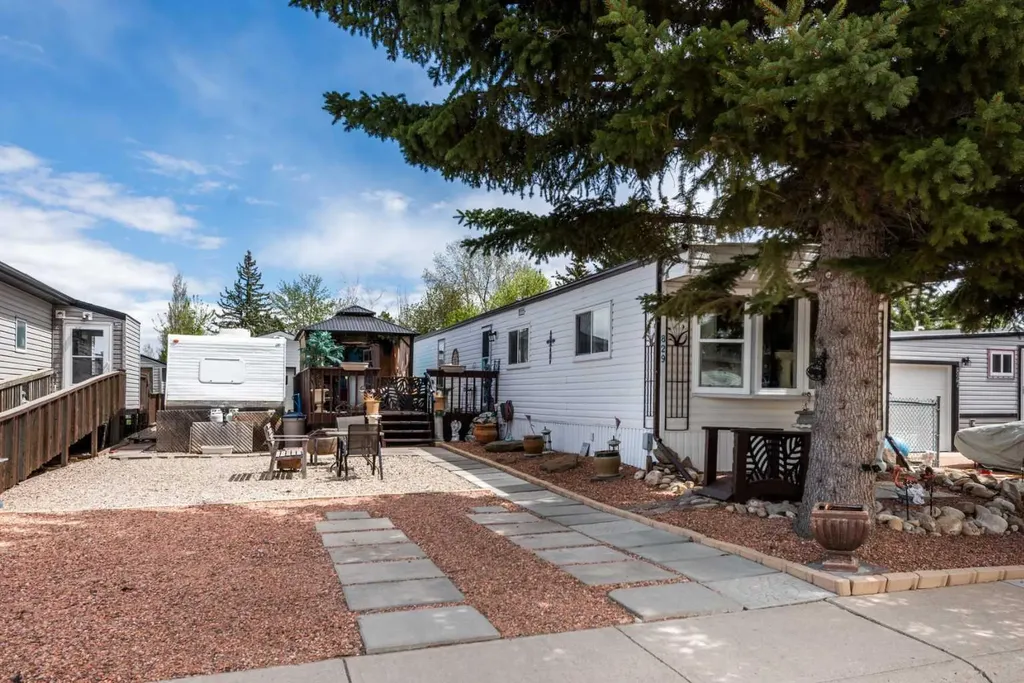 829 Bayview Road Strathmore AB T1P 1E1