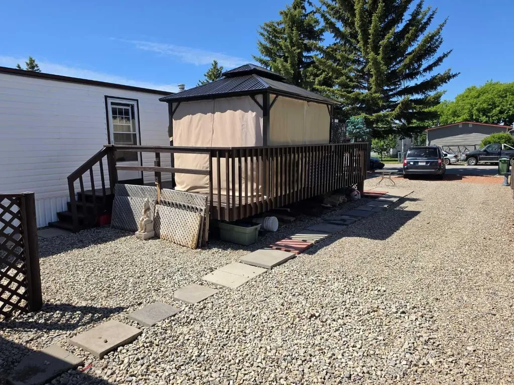 829 Bayview Road Strathmore AB T1P 1E1