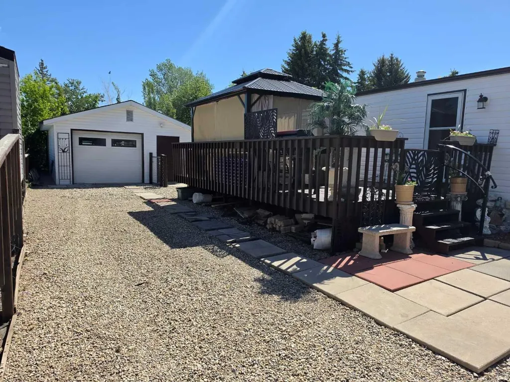 829 Bayview Road Strathmore AB T1P 1E1