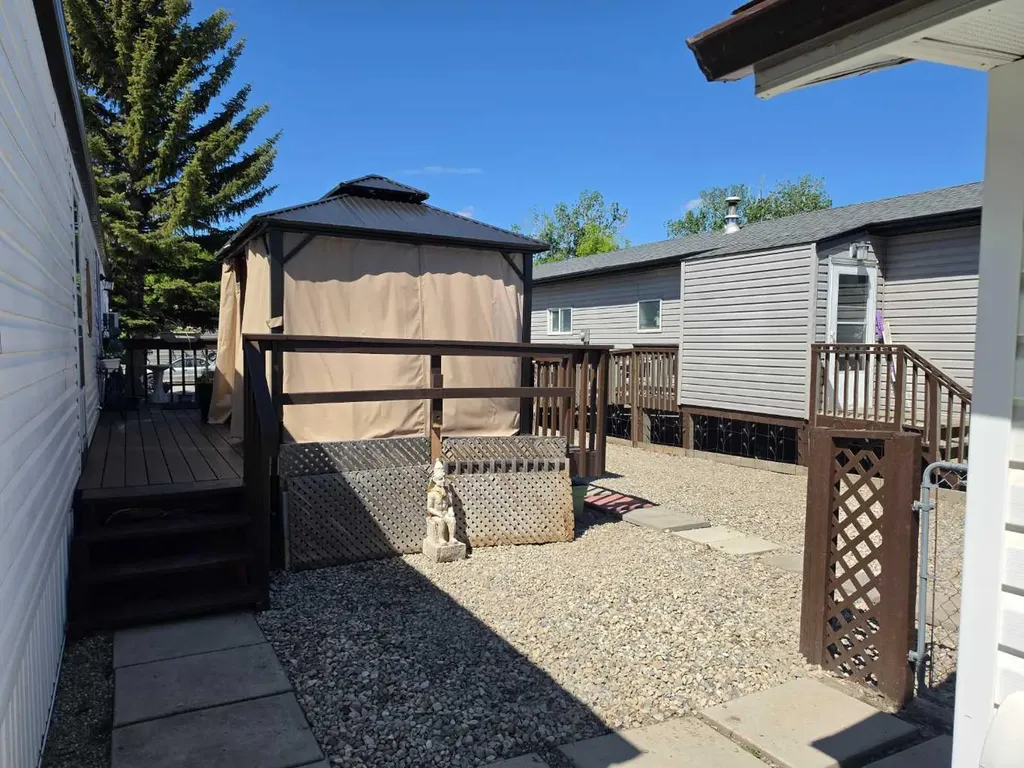 829 Bayview Road Strathmore AB T1P 1E1