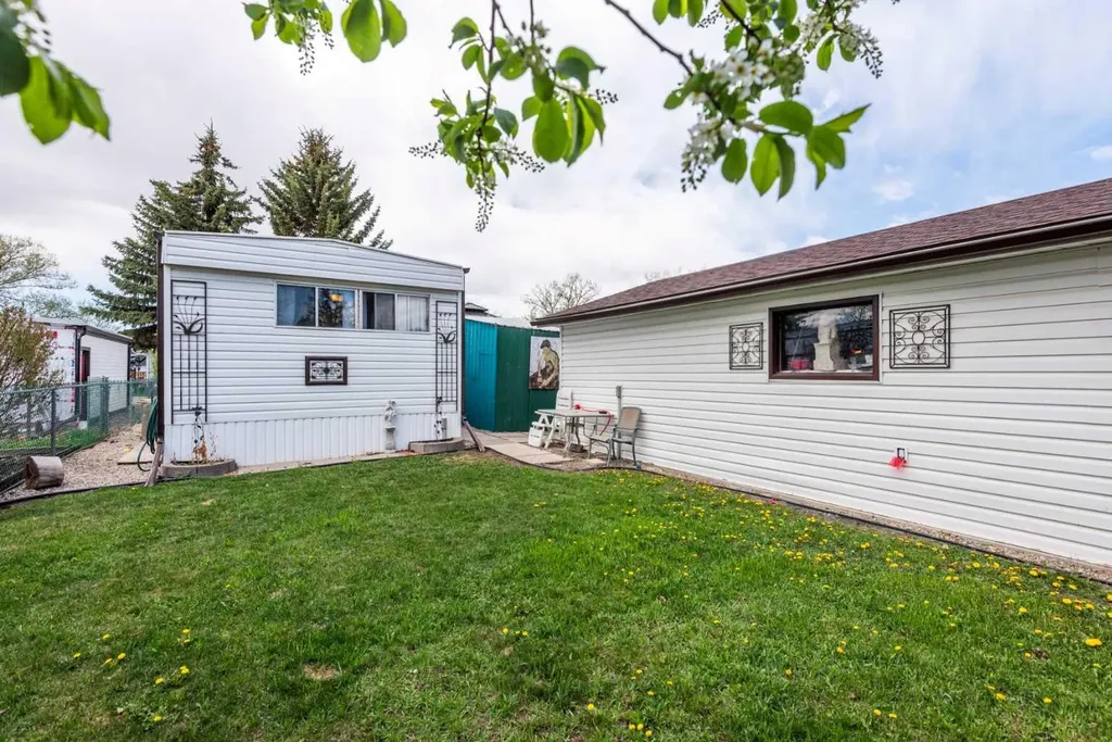 829 Bayview Road Strathmore AB T1P 1E1