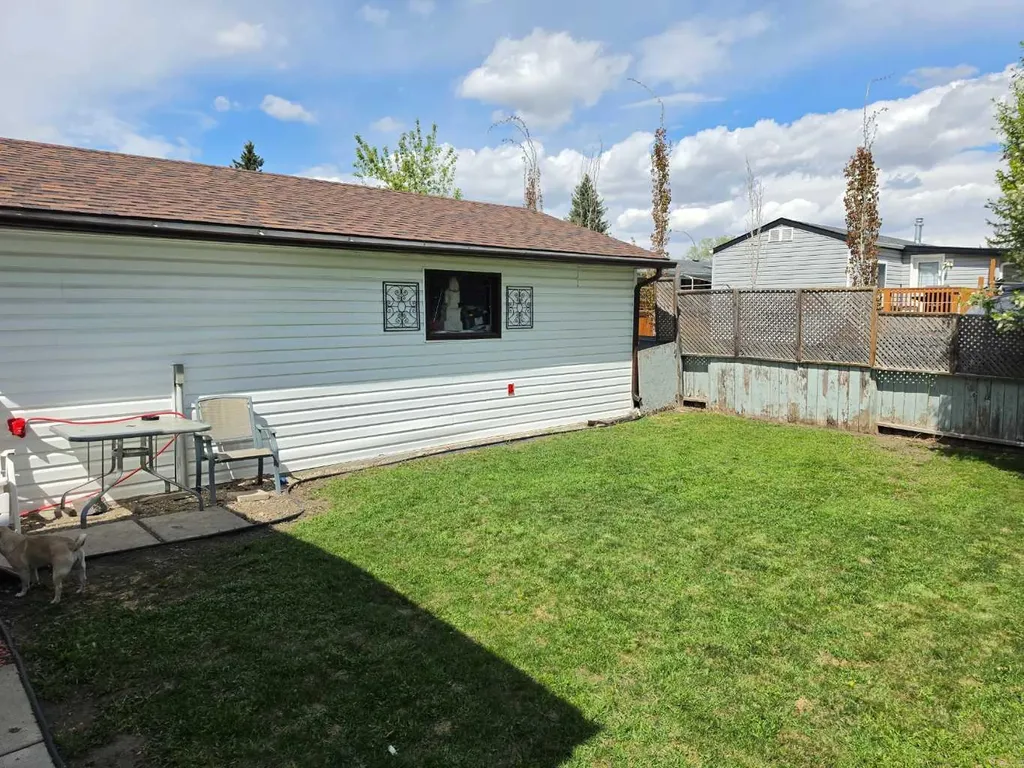 829 Bayview Road Strathmore AB T1P 1E1