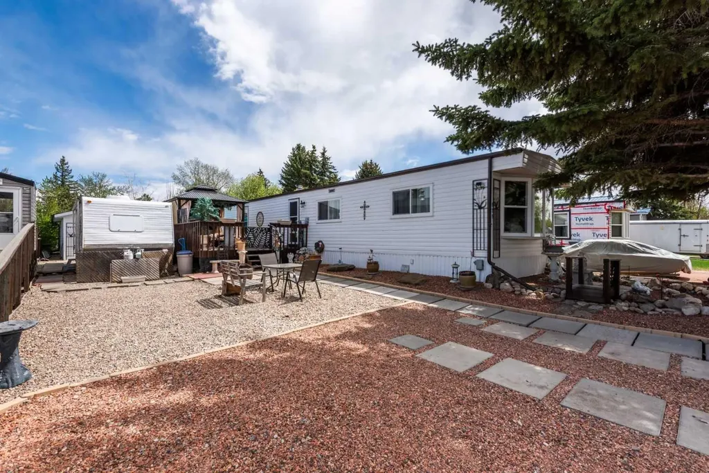 829 Bayview Road Strathmore AB T1P 1E1