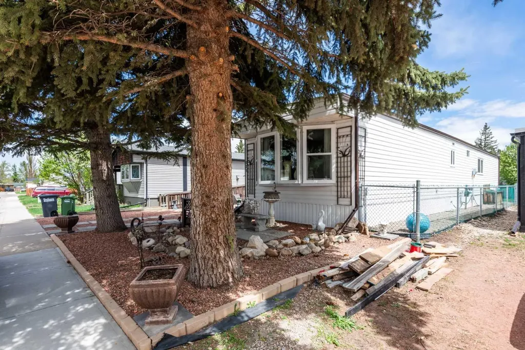 829 Bayview Road Strathmore AB T1P 1E1