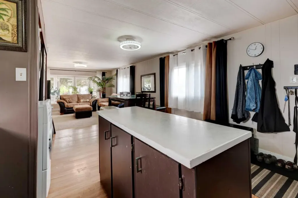 829 Bayview Road Strathmore AB T1P 1E1