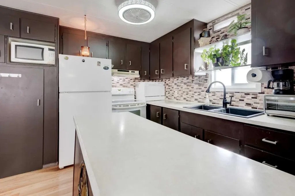 829 Bayview Road Strathmore AB T1P 1E1