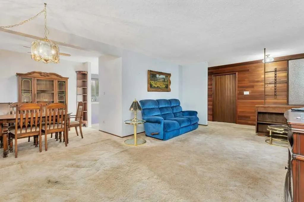 14 Glendale Boulevard Red Deer AB T4P 2P3