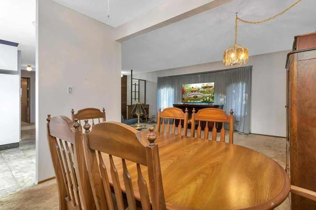 14 Glendale Boulevard Red Deer AB T4P 2P3