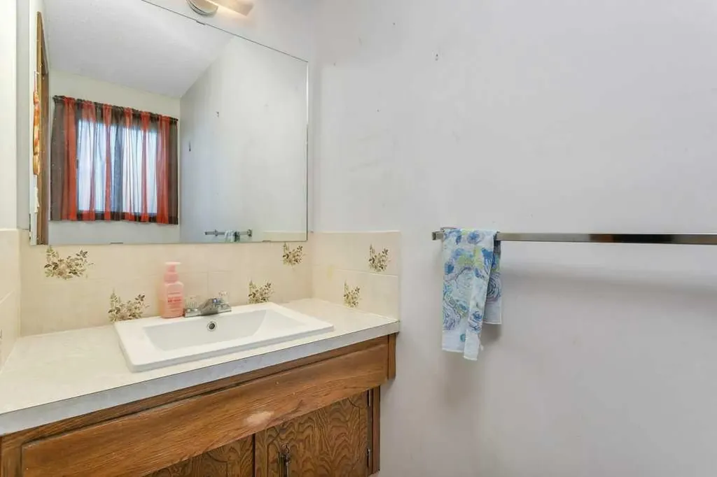 14 Glendale Boulevard Red Deer AB T4P 2P3