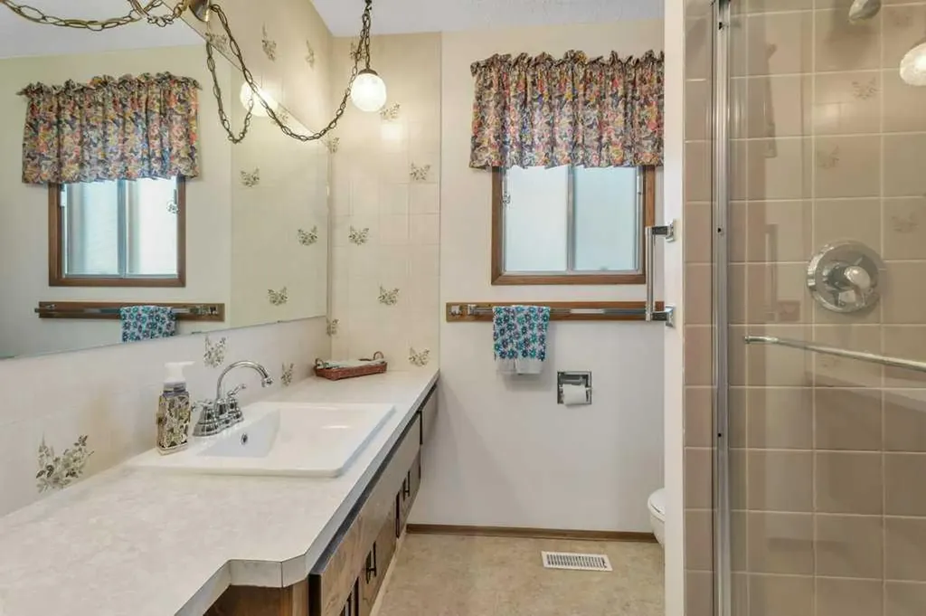 14 Glendale Boulevard Red Deer AB T4P 2P3
