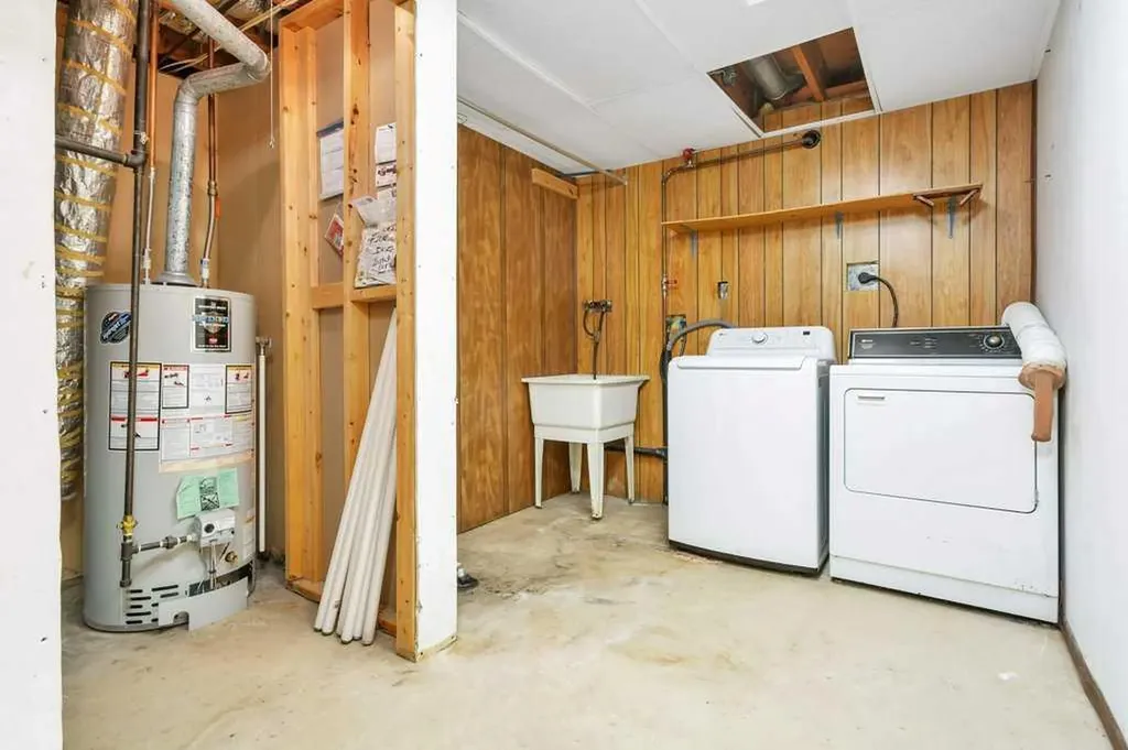 14 Glendale Boulevard Red Deer AB T4P 2P3