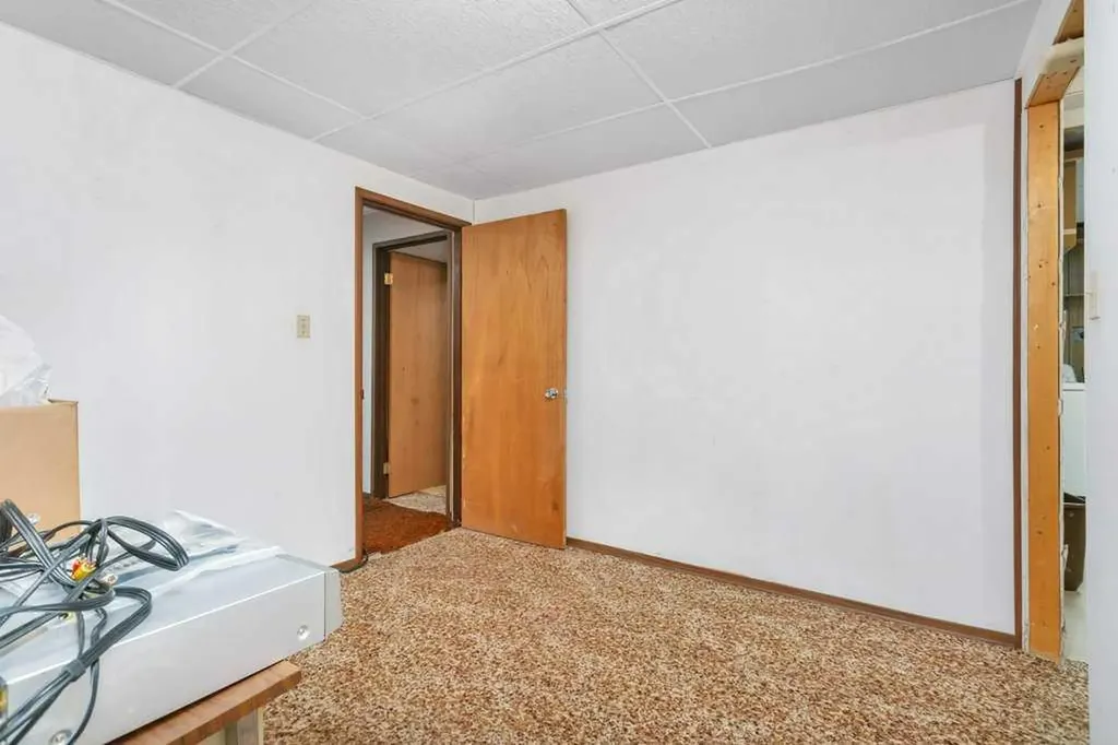 14 Glendale Boulevard Red Deer AB T4P 2P3