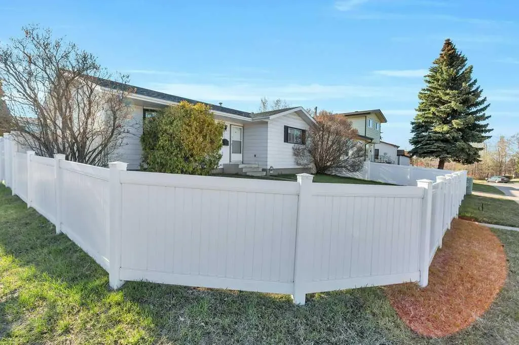 14 Glendale Boulevard Red Deer AB T4P 2P3