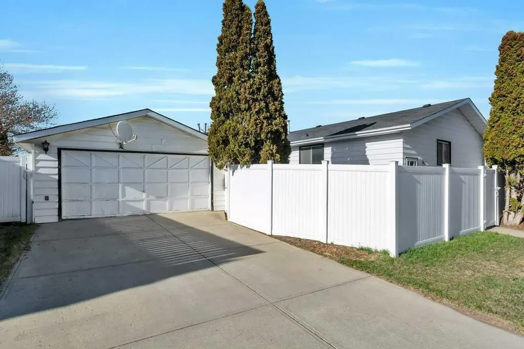 14 Glendale Boulevard Red Deer AB T4P 2P3