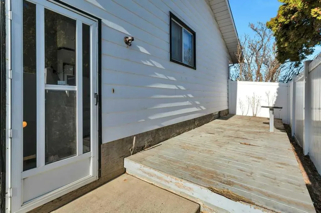 14 Glendale Boulevard Red Deer AB T4P 2P3