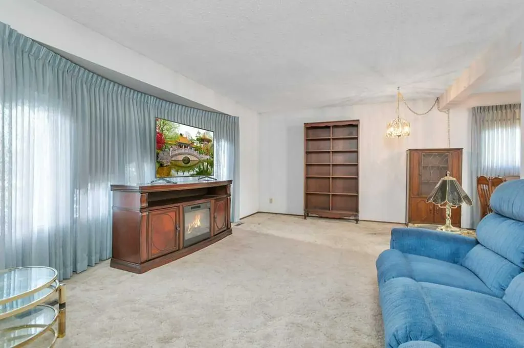 14 Glendale Boulevard Red Deer AB T4P 2P3