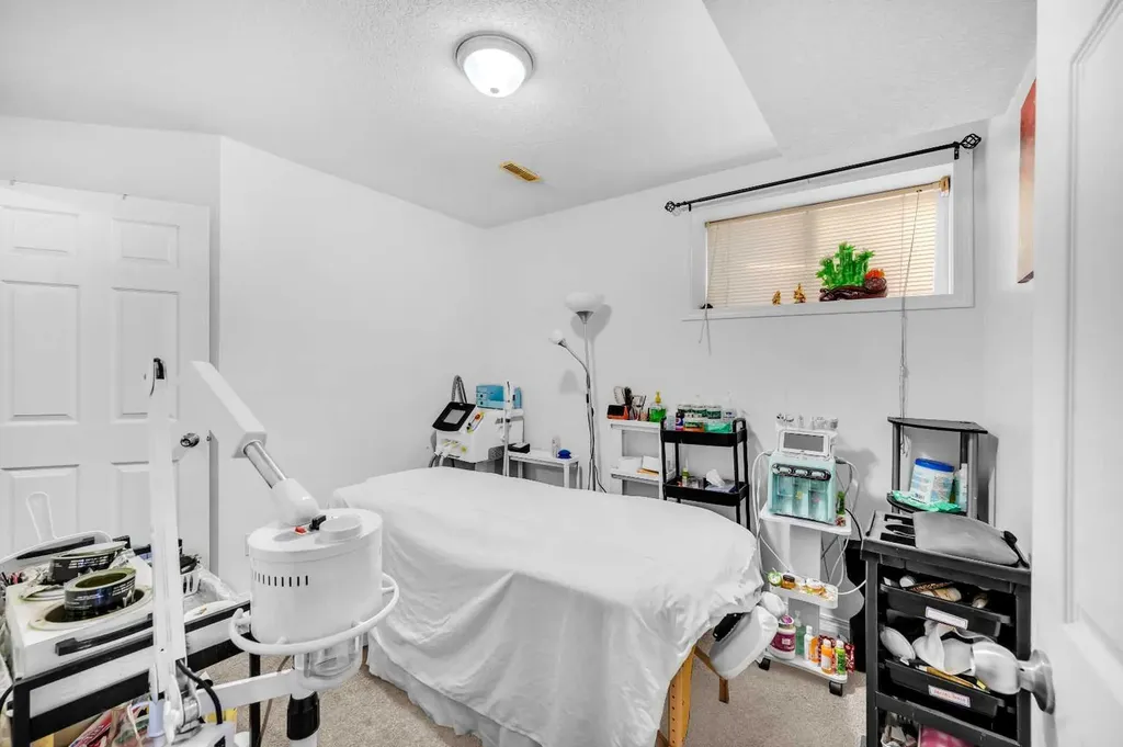300 Taracove Estate Drive NE Calgary AB T3J4R5