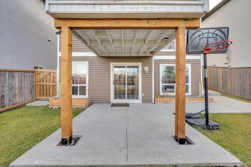 300 Taracove Estate Drive NE Calgary AB T3J4R5
