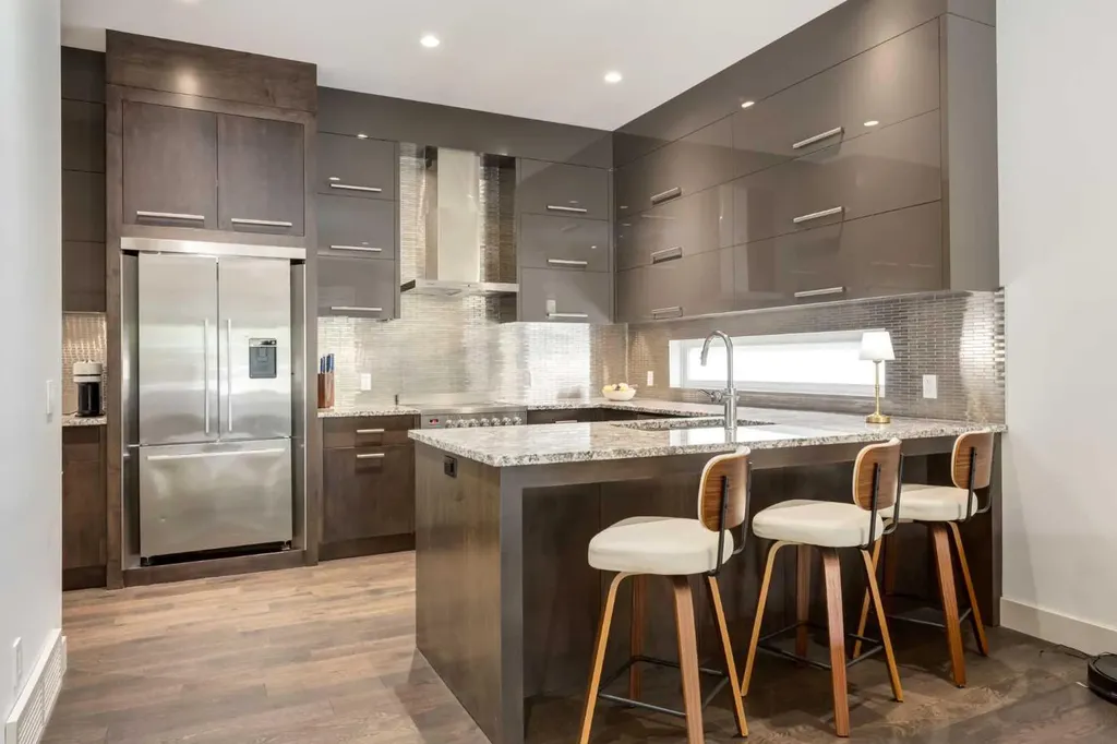 1523 28 Avenue SW Calgary AB T2T 1J3