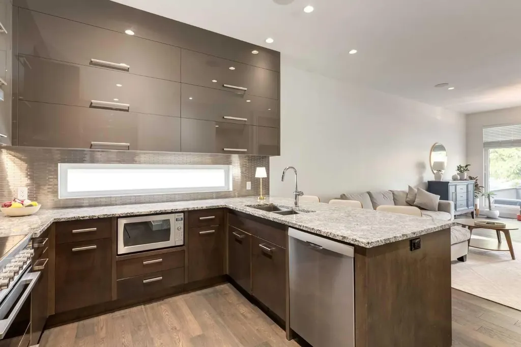 1523 28 Avenue SW Calgary AB T2T 1J3
