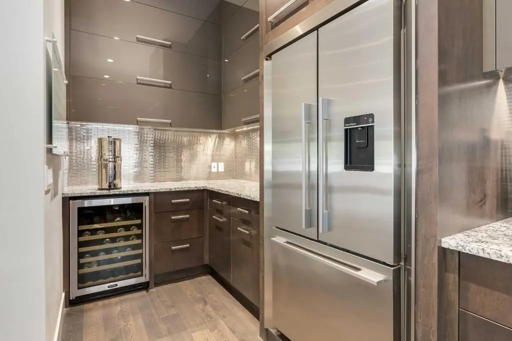 1523 28 Avenue SW Calgary AB T2T 1J3