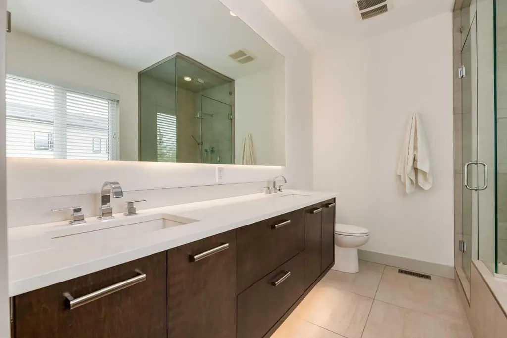 1523 28 Avenue SW Calgary AB T2T 1J3