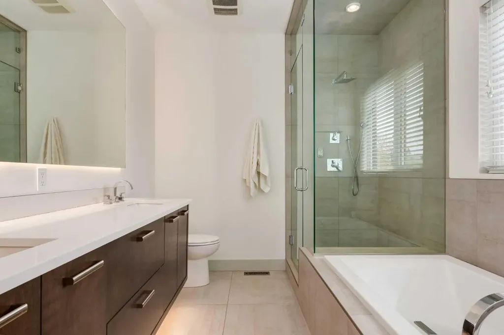 1523 28 Avenue SW Calgary AB T2T 1J3