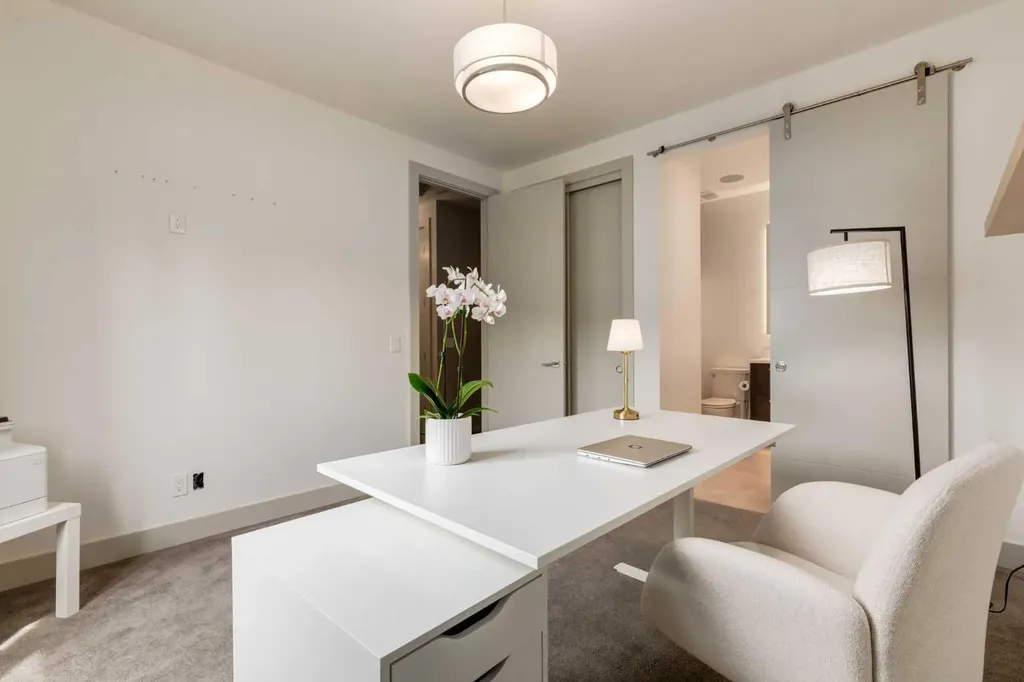 1523 28 Avenue SW Calgary AB T2T 1J3