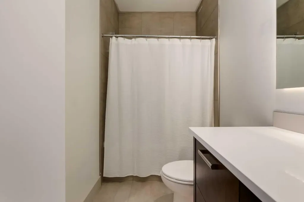 1523 28 Avenue SW Calgary AB T2T 1J3