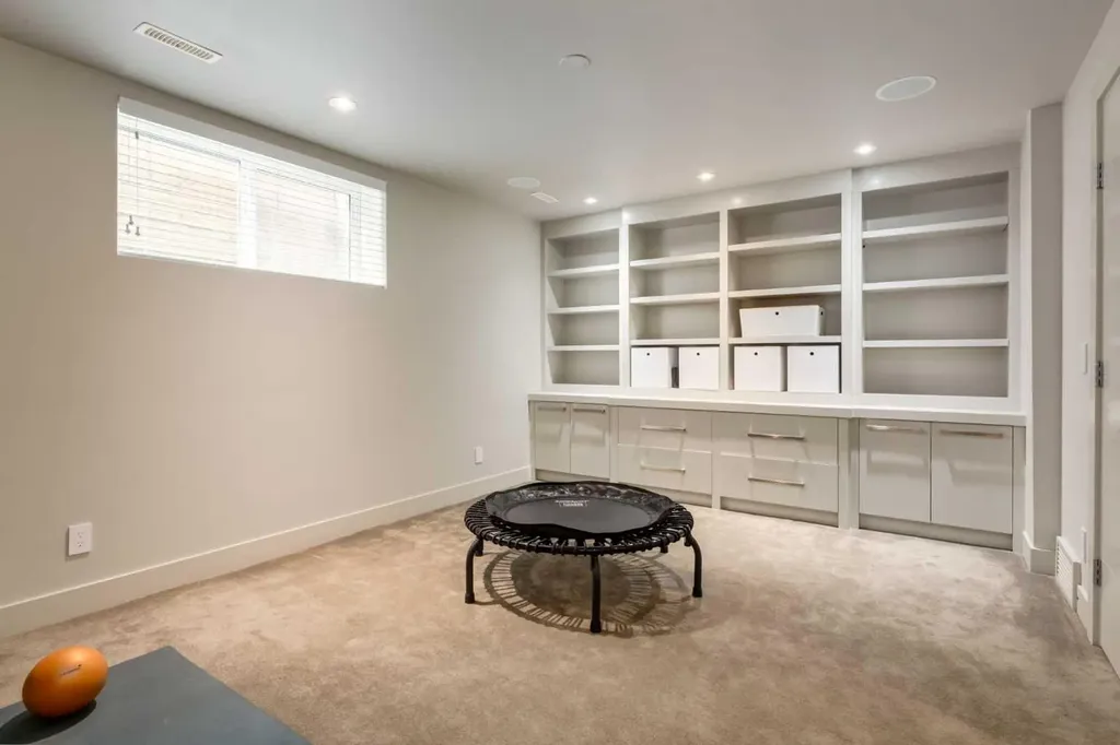 1523 28 Avenue SW Calgary AB T2T 1J3