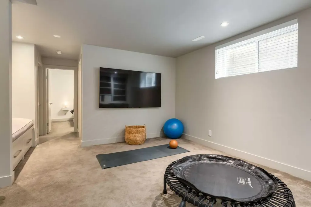 1523 28 Avenue SW Calgary AB T2T 1J3