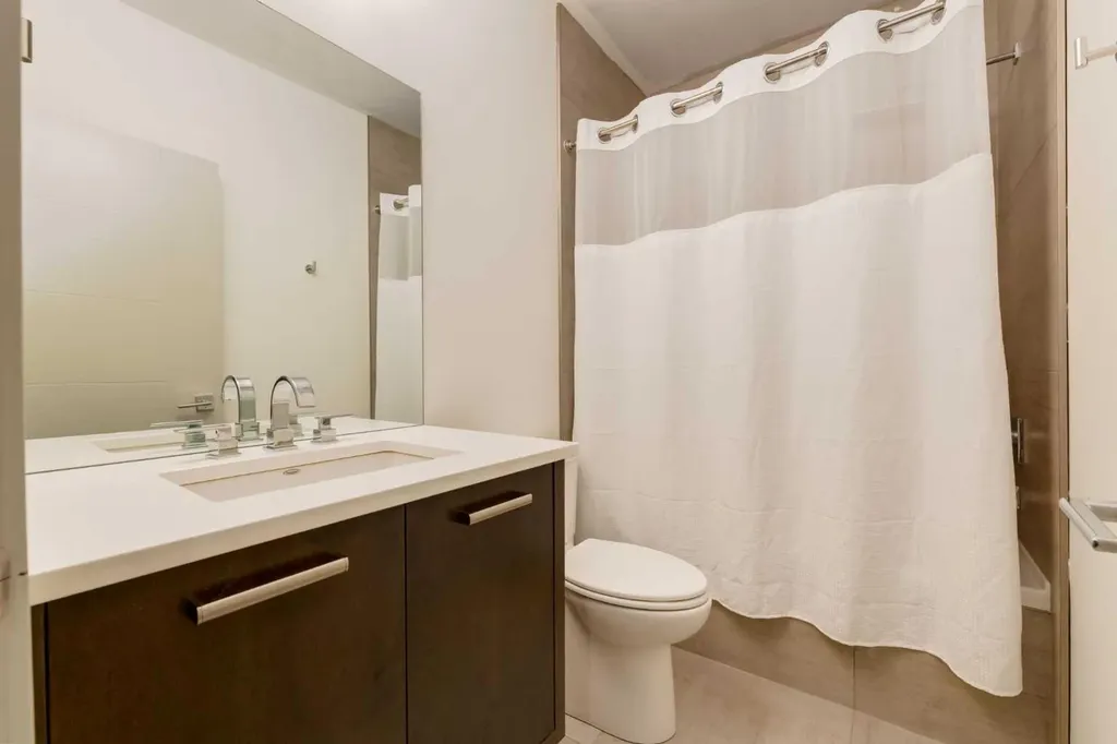 1523 28 Avenue SW Calgary AB T2T 1J3