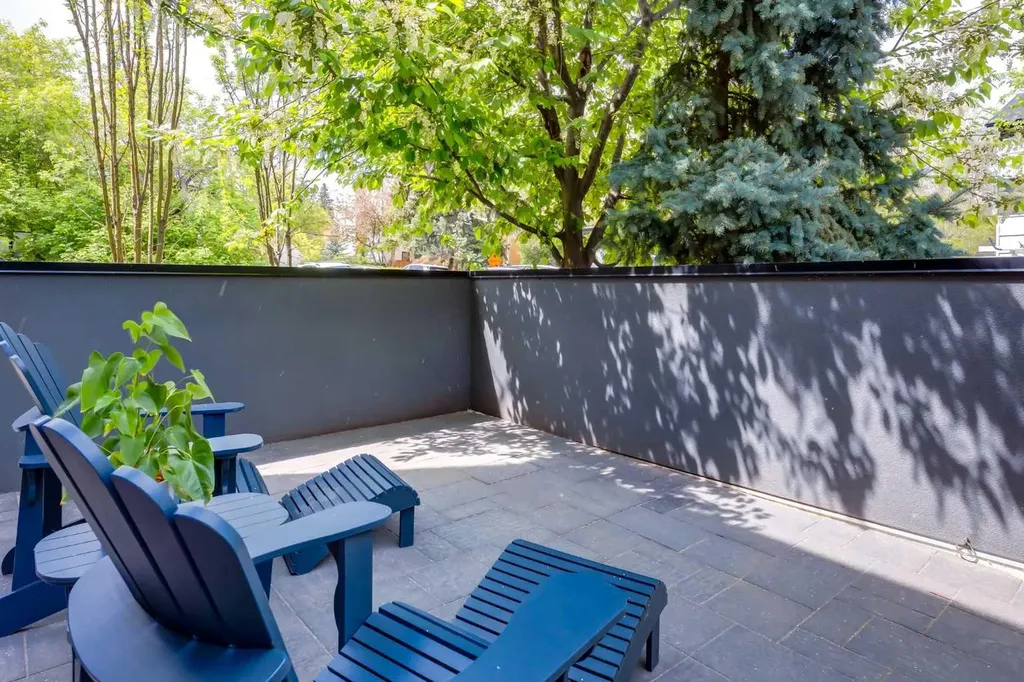 1523 28 Avenue SW Calgary AB T2T 1J3