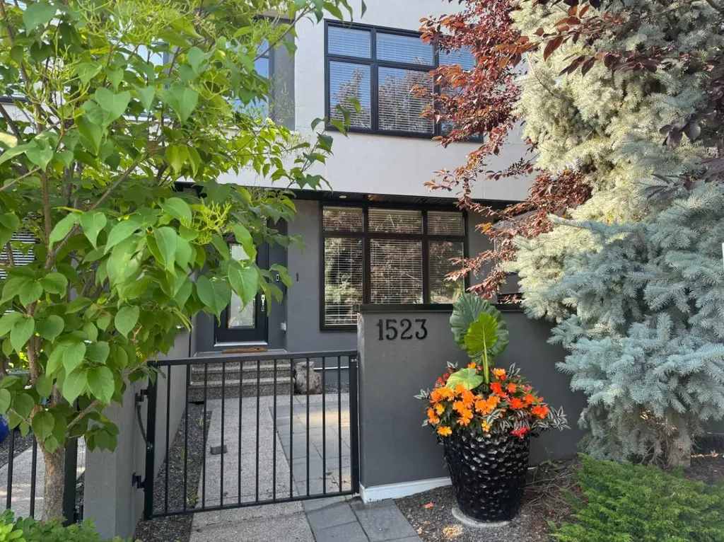 1523 28 Avenue SW Calgary AB T2T 1J3