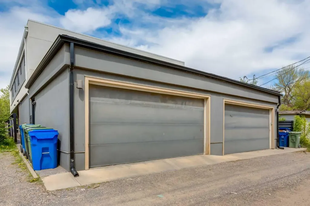 1523 28 Avenue SW Calgary AB T2T 1J3