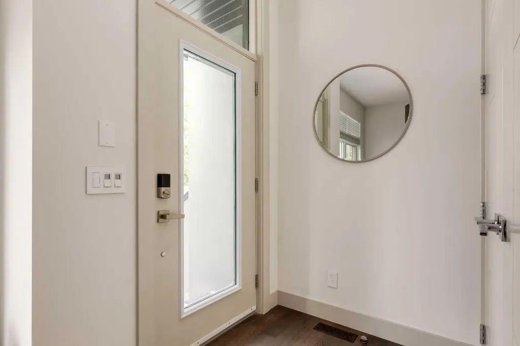 1523 28 Avenue SW Calgary AB T2T 1J3