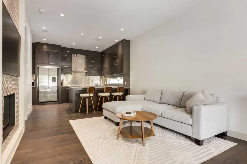 1523 28 Avenue SW Calgary AB T2T 1J3