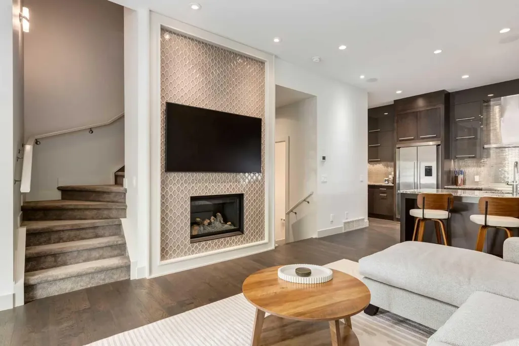 1523 28 Avenue SW Calgary AB T2T 1J3