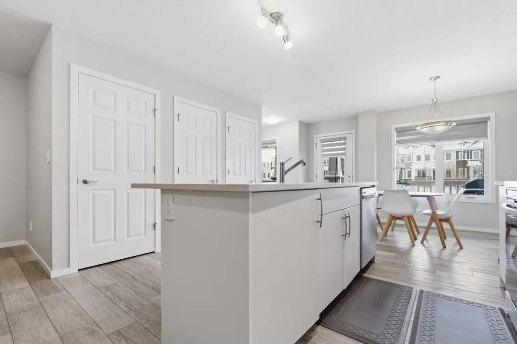 214 Windbury Lane SW Airdrie AB T4B 5J5