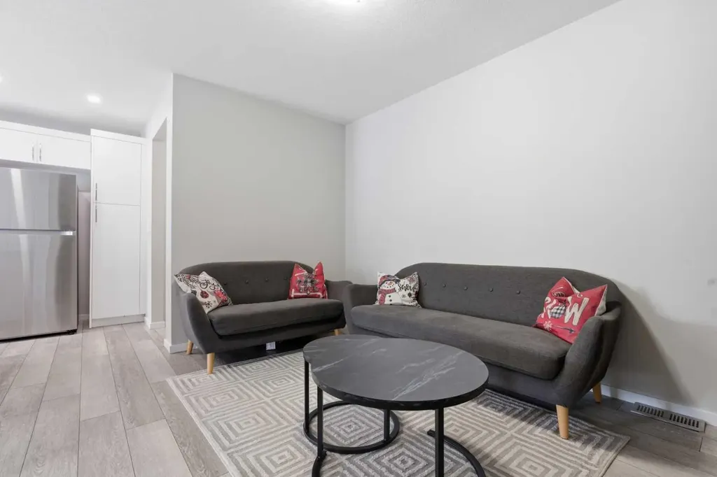 214 Windbury Lane SW Airdrie AB T4B 5J5
