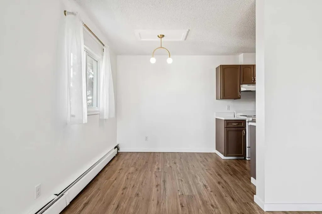 366 94 Avenue SE Calgary AB T2J 5P1