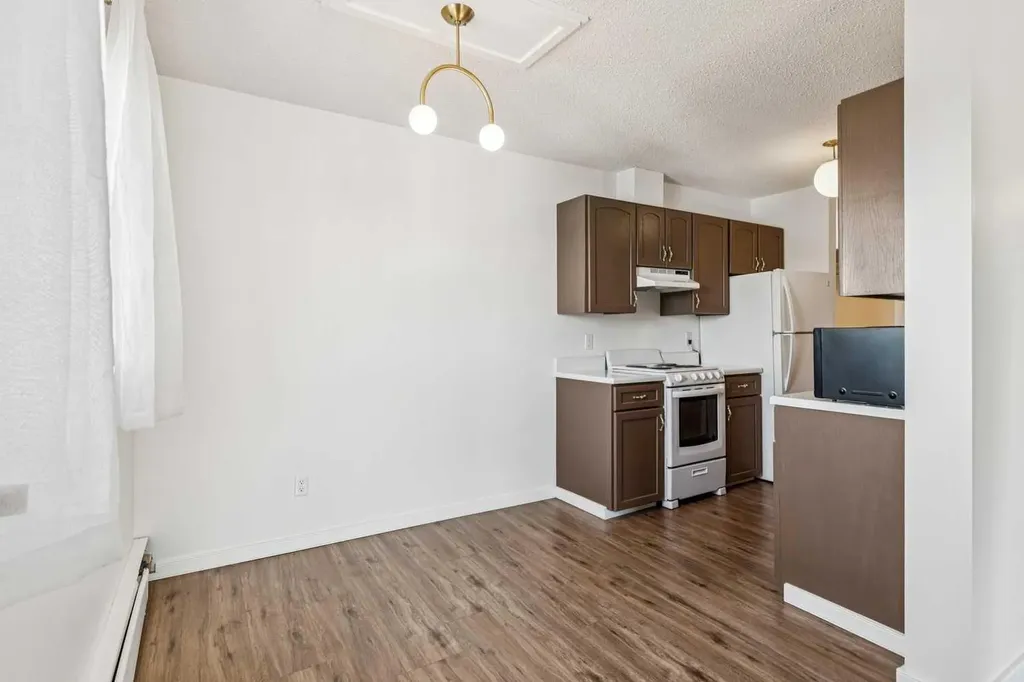 366 94 Avenue SE Calgary AB T2J 5P1